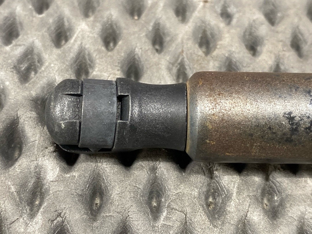 Амортизатор багажника, 870 рублей, Красноярск