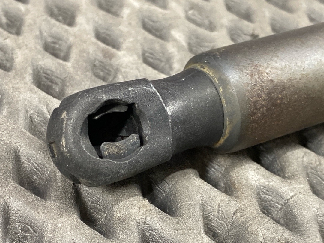 Амортизатор багажника, 870 рублей, Красноярск