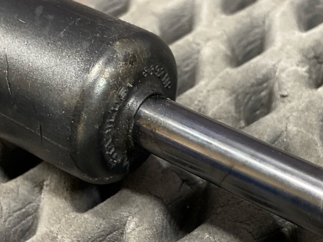 Амортизатор багажника, 870 рублей, Красноярск