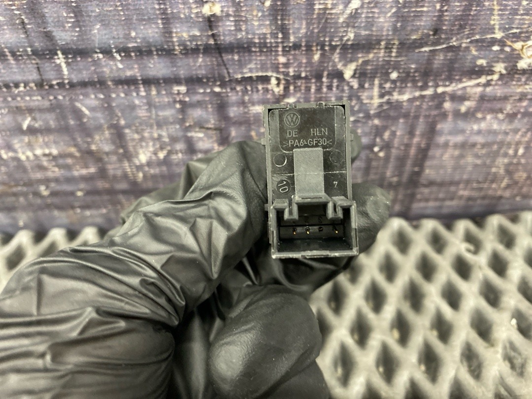 Кнопка стеклоподъемника, 620 рублей, Красноярск