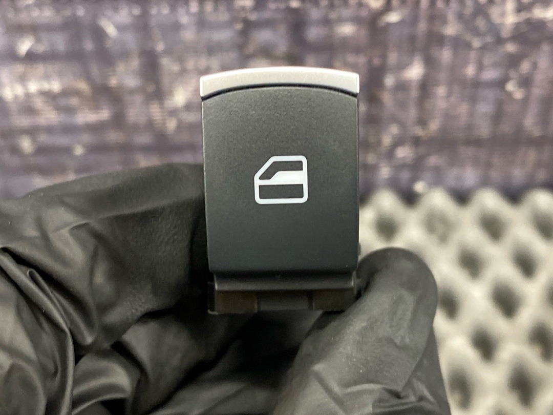 Кнопка стеклоподъемника, 620 рублей, Красноярск