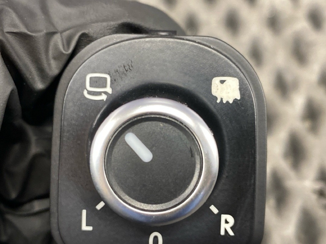 Кнопка регулировки зеркал, 2020 рублей, Красноярск