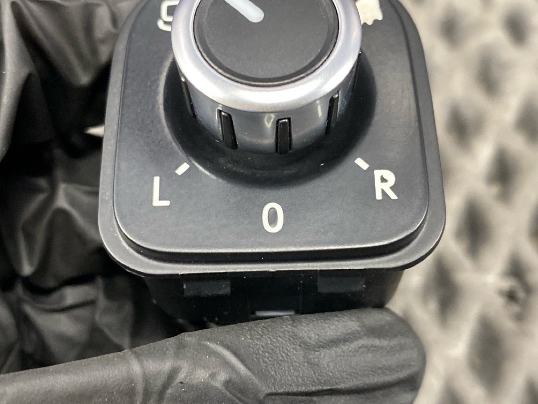 Кнопка регулировки зеркал, 2020 рублей, Красноярск