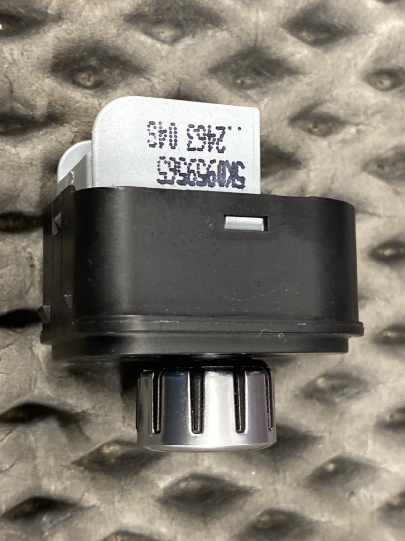 Кнопка регулировки зеркал, 2020 рублей, Красноярск