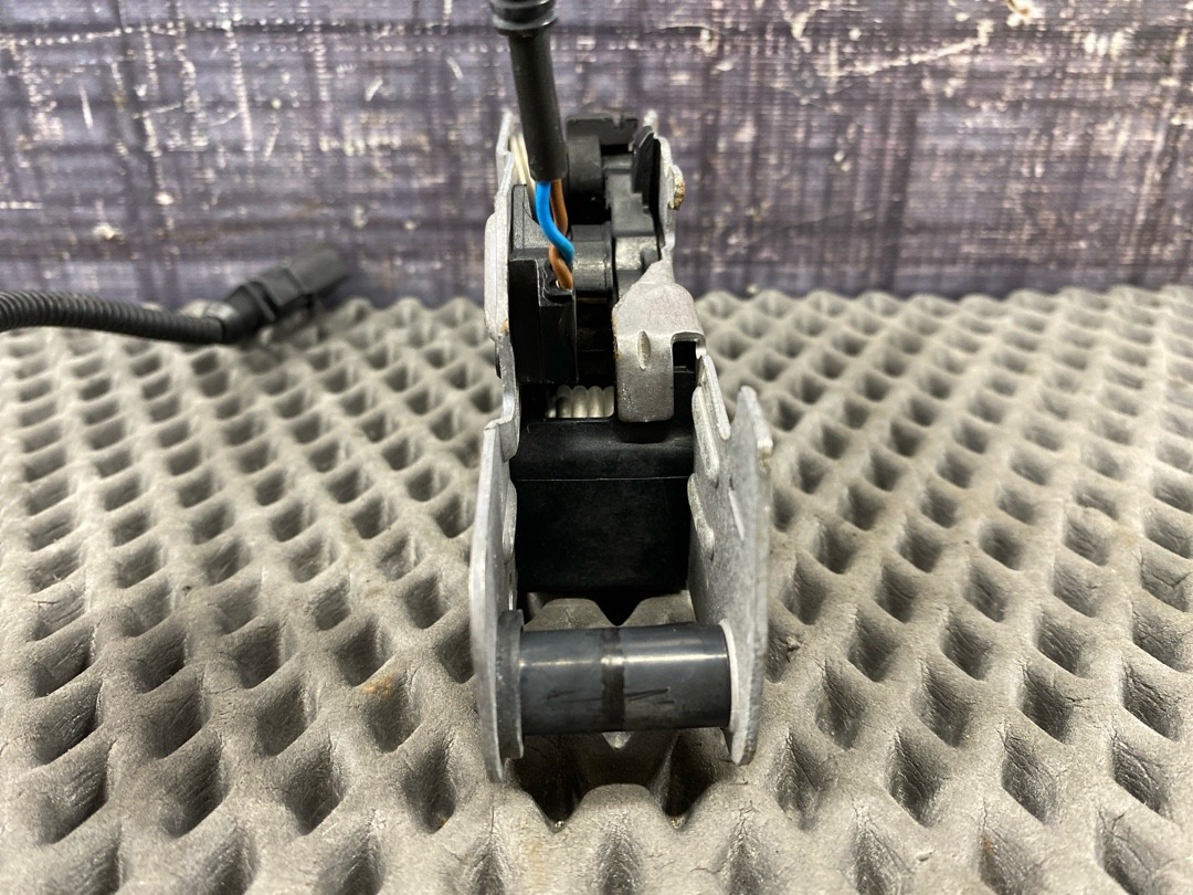 Замок капота, 2910 рублей, Красноярск