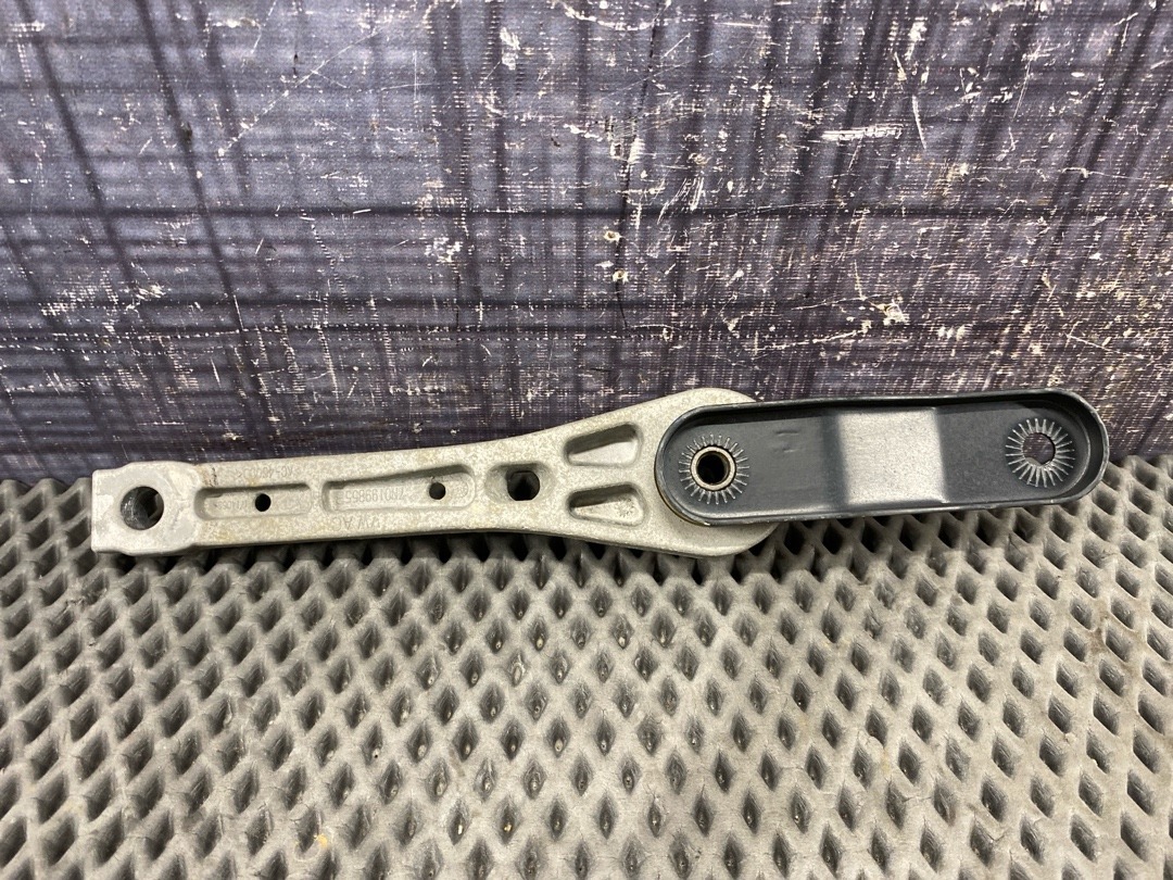 Опора двигателя, 1530 рублей, Красноярск