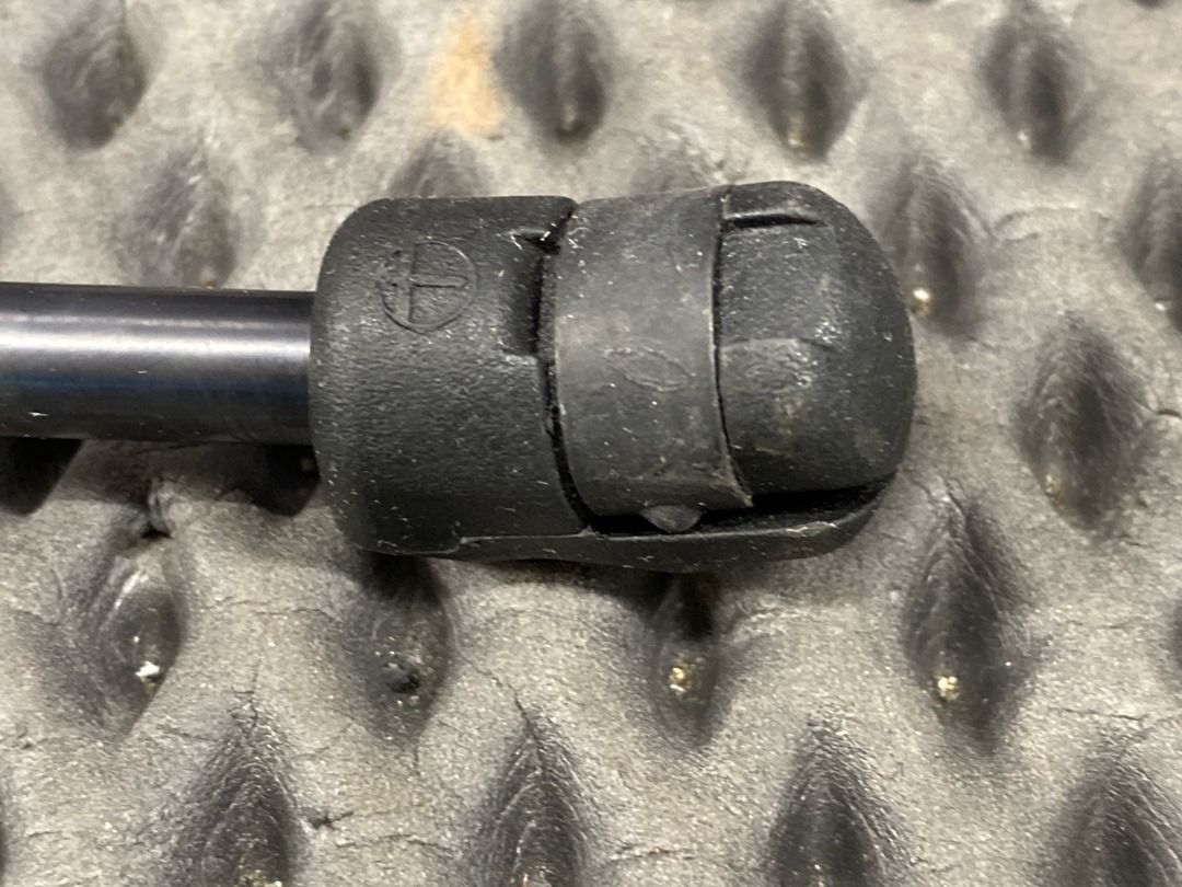 Амортизатор капота, 890 рублей, Красноярск