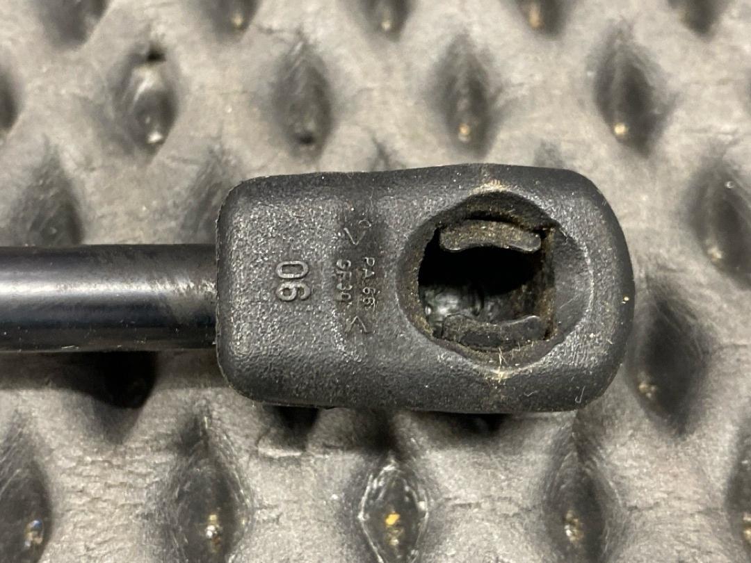 Амортизатор капота, 890 рублей, Красноярск