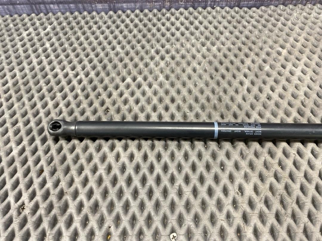 Амортизатор капота, 890 рублей, Красноярск