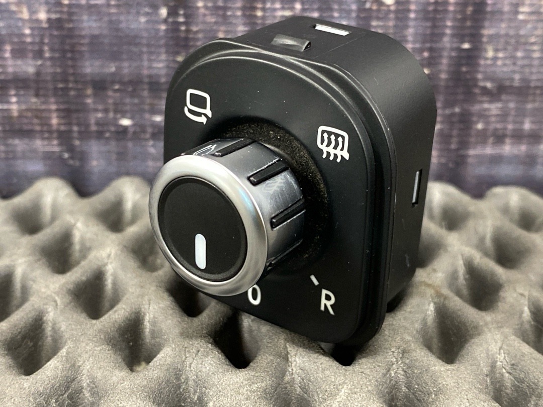 Кнопка регулировки зеркал, 2020 рублей, Красноярск