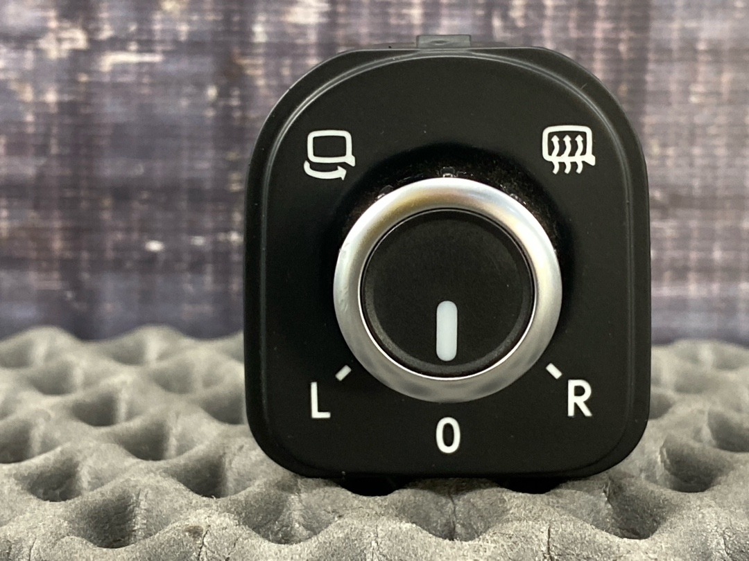 Кнопка регулировки зеркал, 2020 рублей, Красноярск