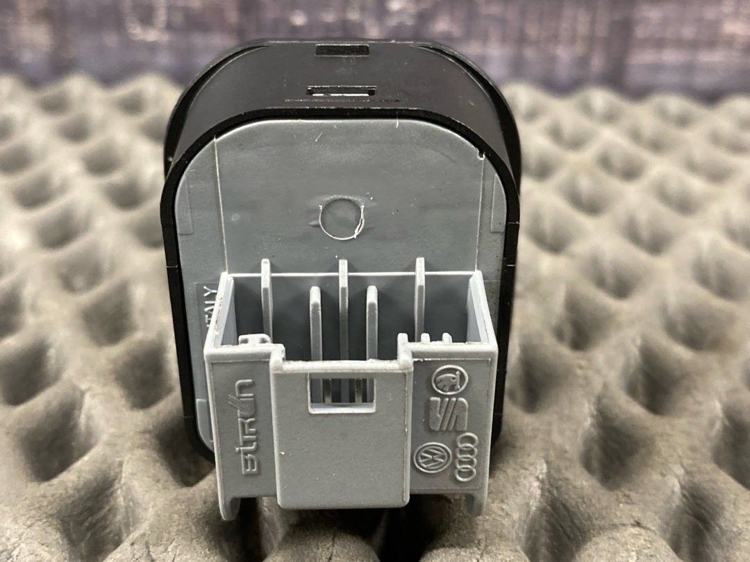 Кнопка регулировки зеркал, 2020 рублей, Красноярск