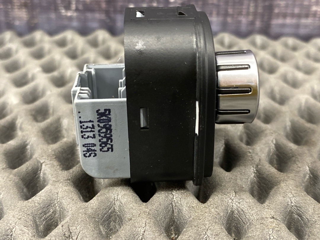 Кнопка регулировки зеркал, 2020 рублей, Красноярск