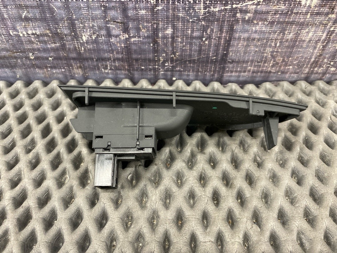 Кнопка стеклоподъемника, 890 рублей, Красноярск