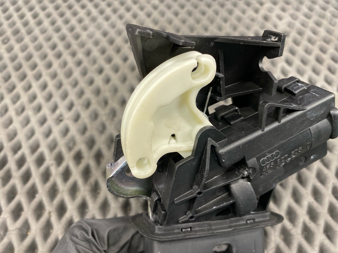 Замок багажника, 2860 рублей, Красноярск