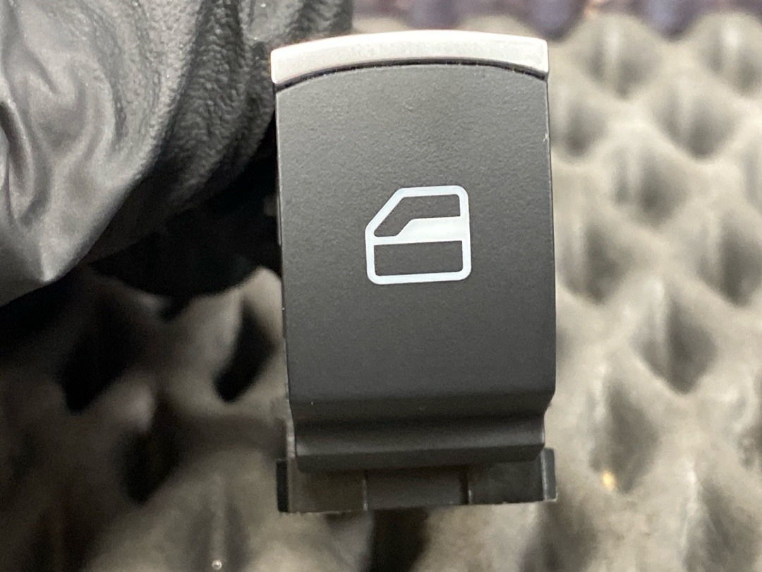 Кнопка стеклоподъемника, 620 рублей, Красноярск