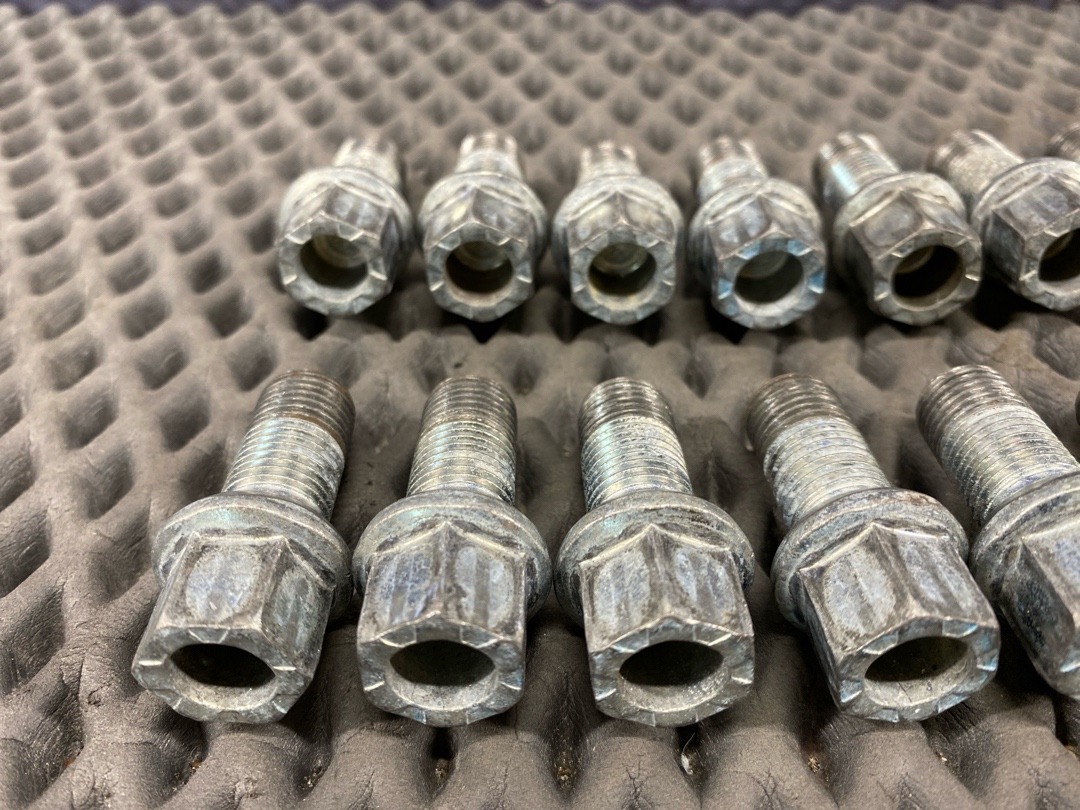 Комплект колесных болтов, 3210 рублей, Красноярск