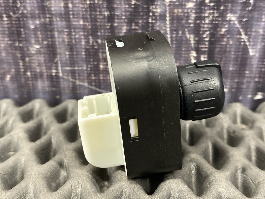 Кнопка регулировки зеркал, 1340 рублей, Красноярск