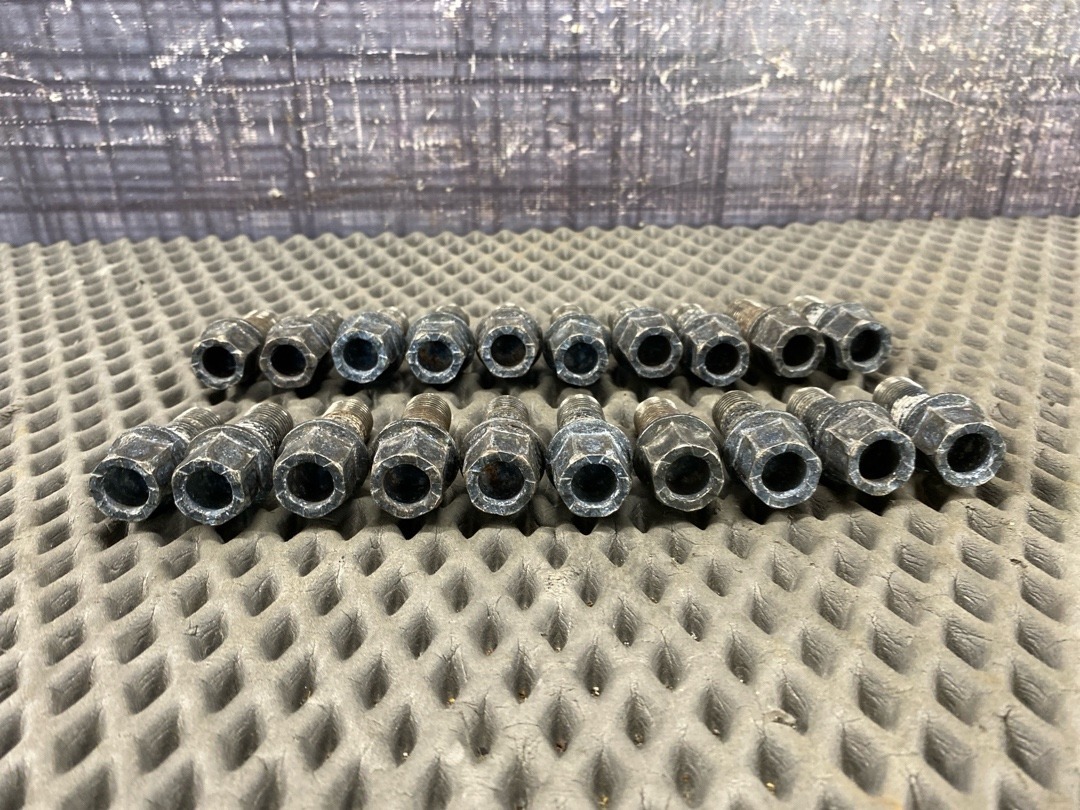 Комплект колесных болтов, 3340 рублей, Красноярск