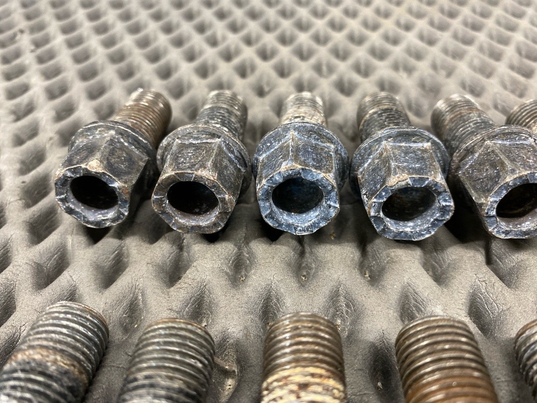 Комплект колесных болтов, 3340 рублей, Красноярск