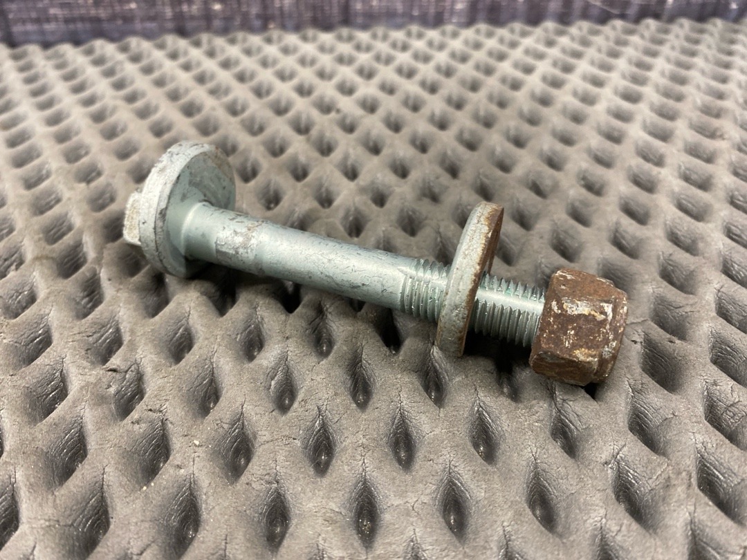 Болт развальный, 820 рублей, Красноярск