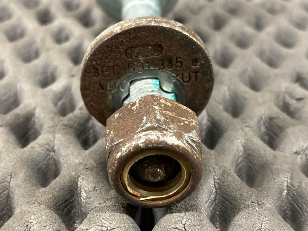 Болт развальный, 820 рублей, Красноярск