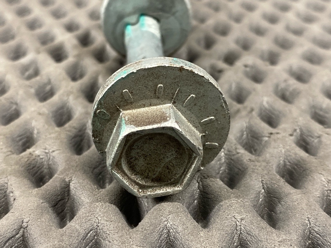 Болт развальный, 820 рублей, Красноярск