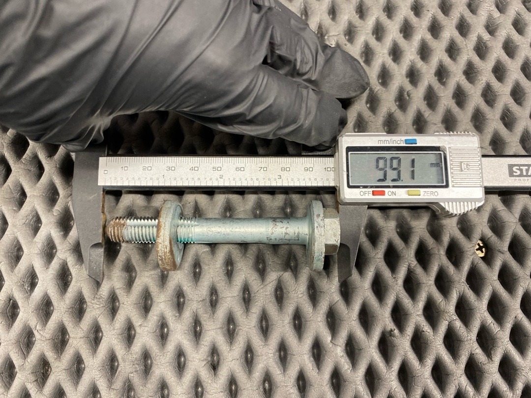 Болт развальный, 820 рублей, Красноярск