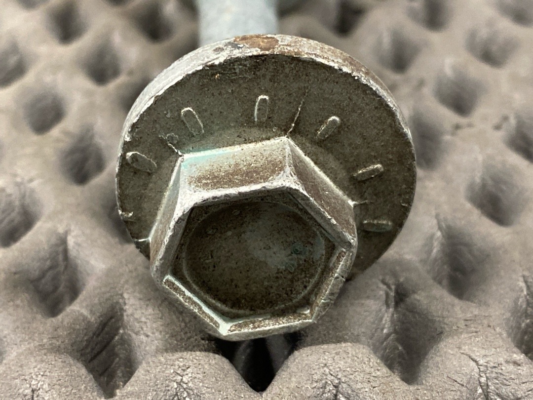 Болт развальный, 820 рублей, Красноярск