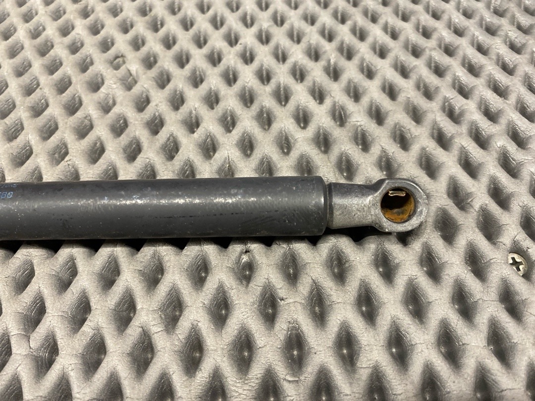 Амортизатор багажника, 650 рублей, Красноярск