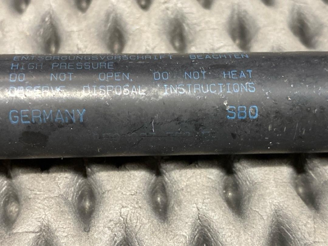 Амортизатор багажника, 650 рублей, Красноярск