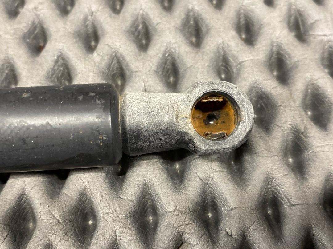 Амортизатор багажника, 650 рублей, Красноярск