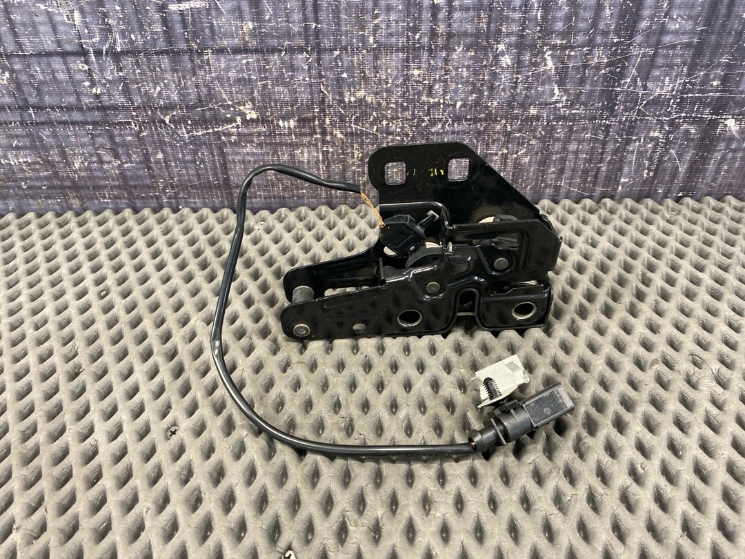 Замок капота, 1920 рублей, Красноярск