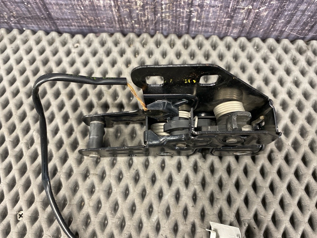 Замок капота, 1920 рублей, Красноярск