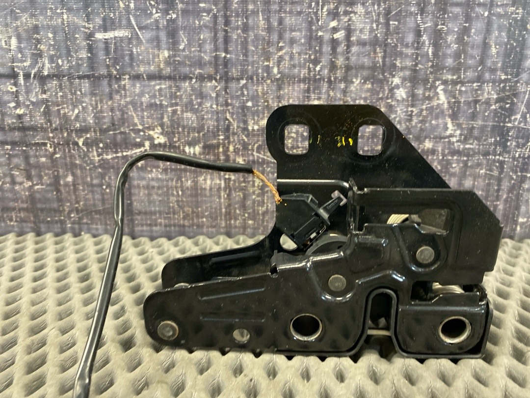 Замок капота, 1920 рублей, Красноярск