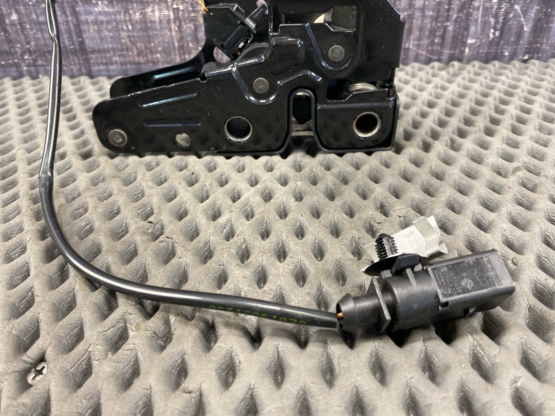 Замок капота, 1920 рублей, Красноярск