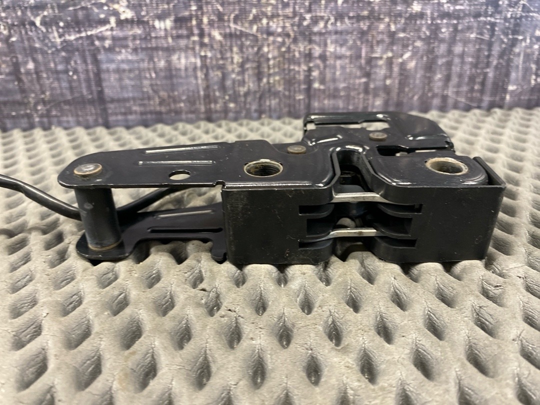 Замок капота, 1920 рублей, Красноярск