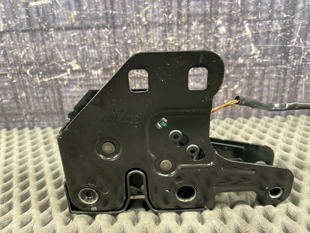 Замок капота, 1920 рублей, Красноярск