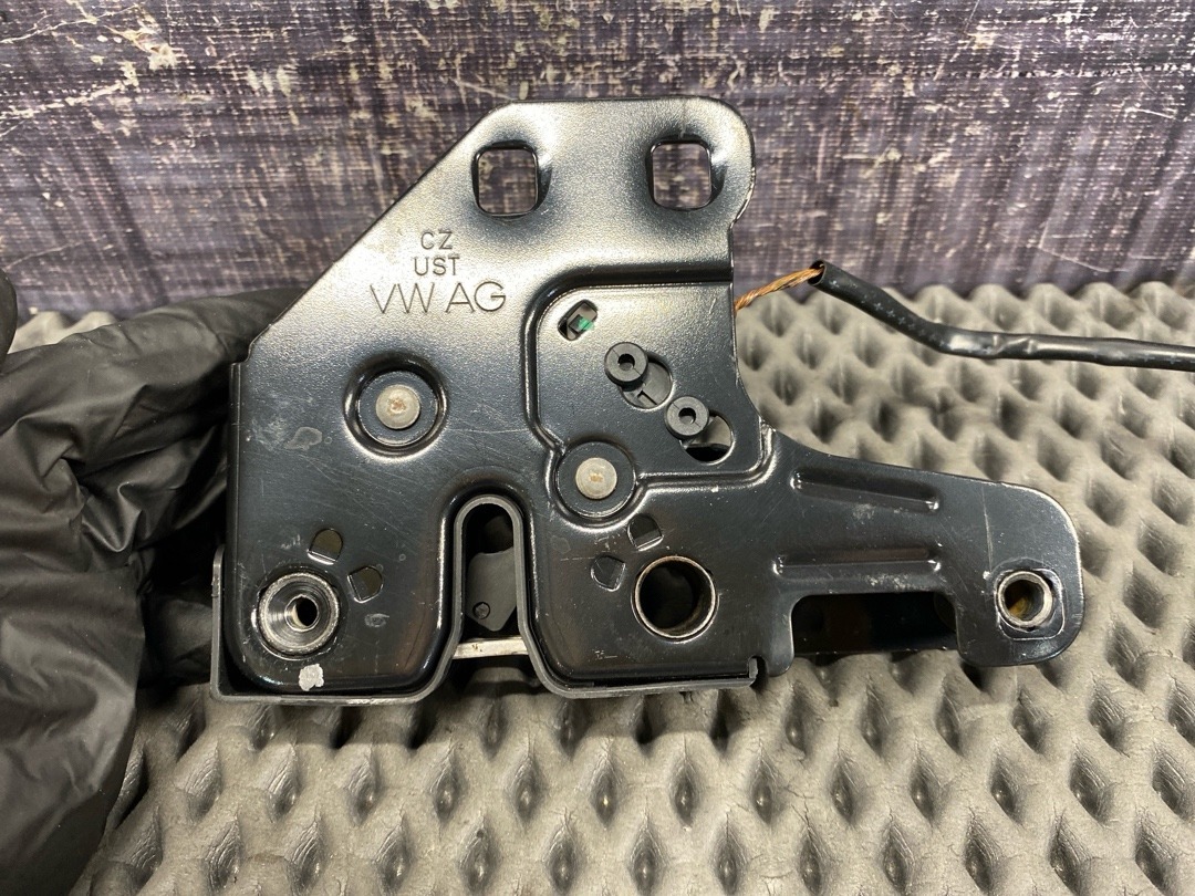 Замок капота, 1920 рублей, Красноярск