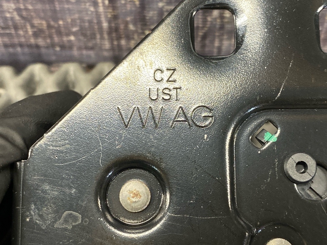 Замок капота, 1920 рублей, Красноярск