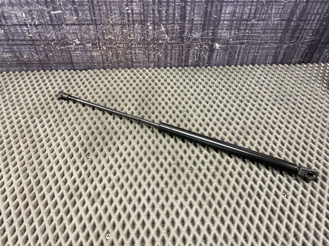 Амортизатор багажника, 920 рублей, Красноярск