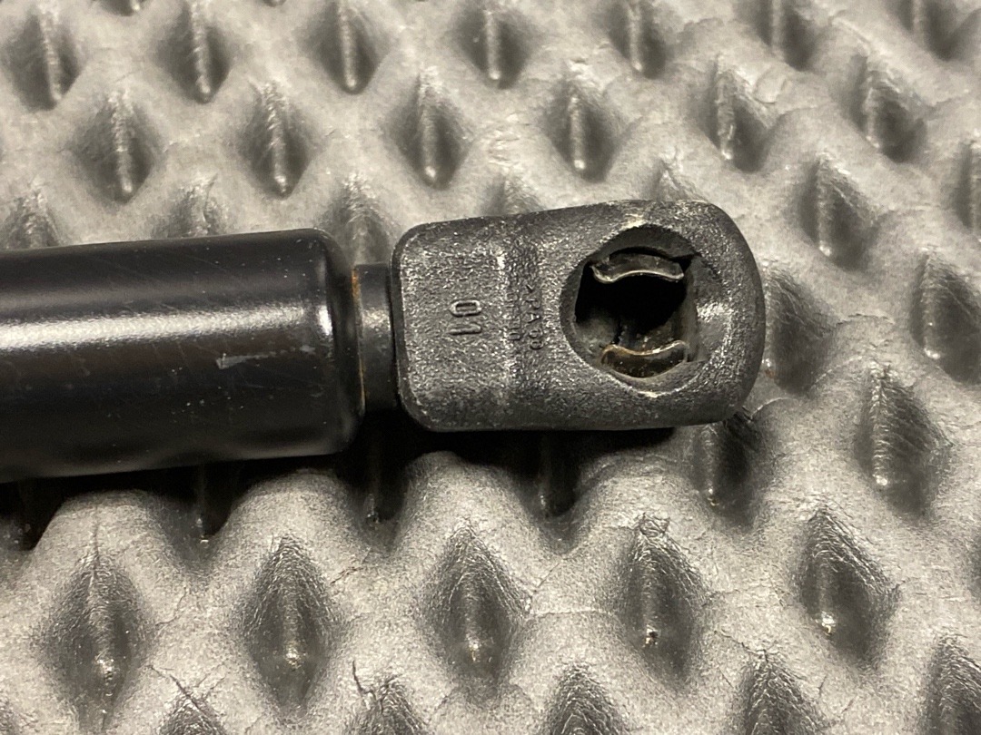 Амортизатор багажника, 920 рублей, Красноярск