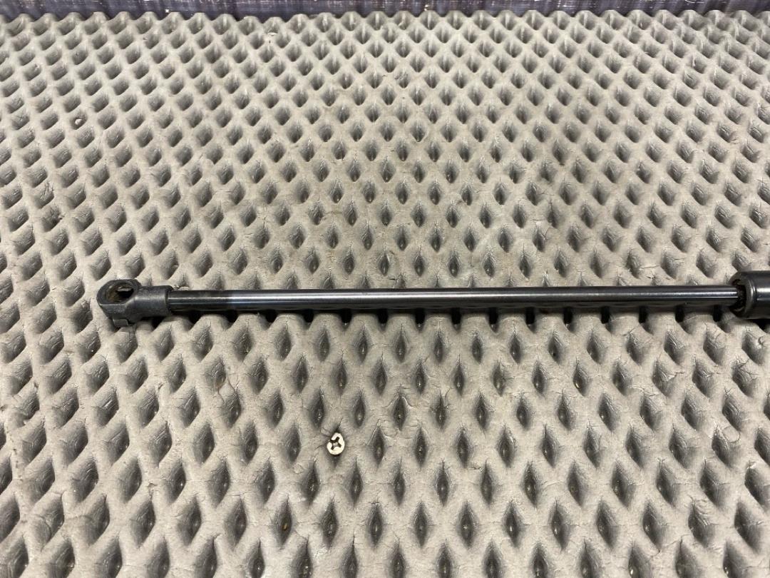 Амортизатор багажника, 920 рублей, Красноярск