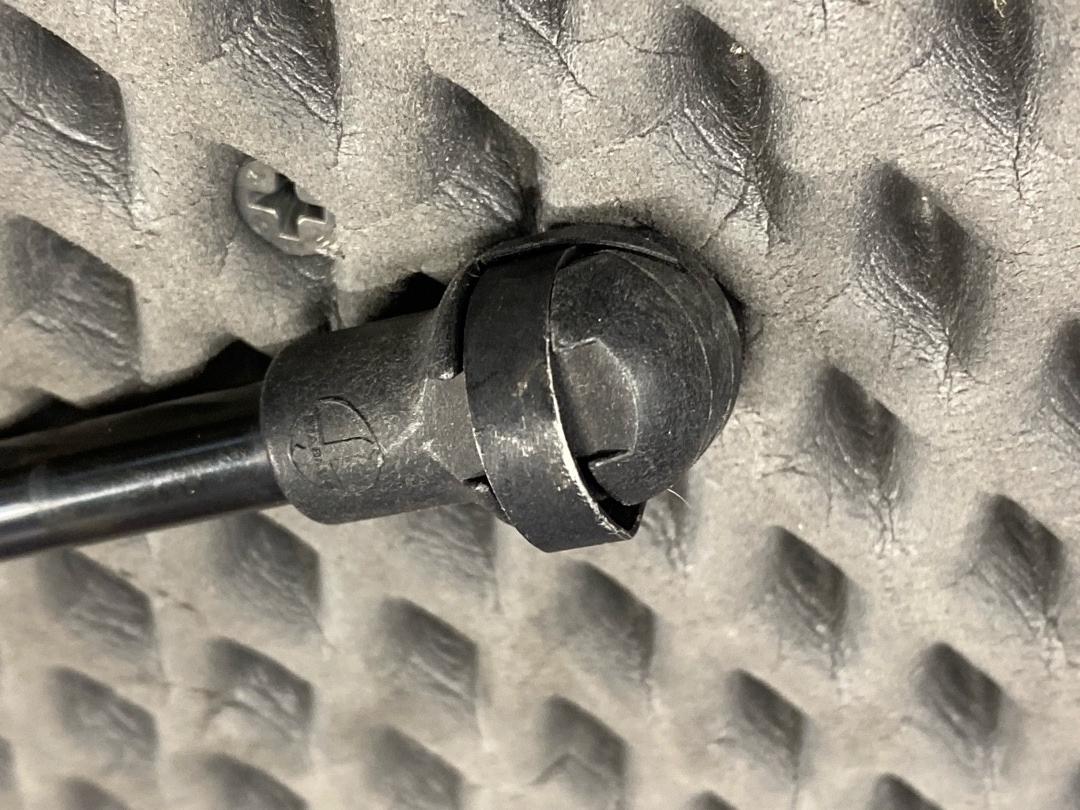 Амортизатор багажника, 920 рублей, Красноярск