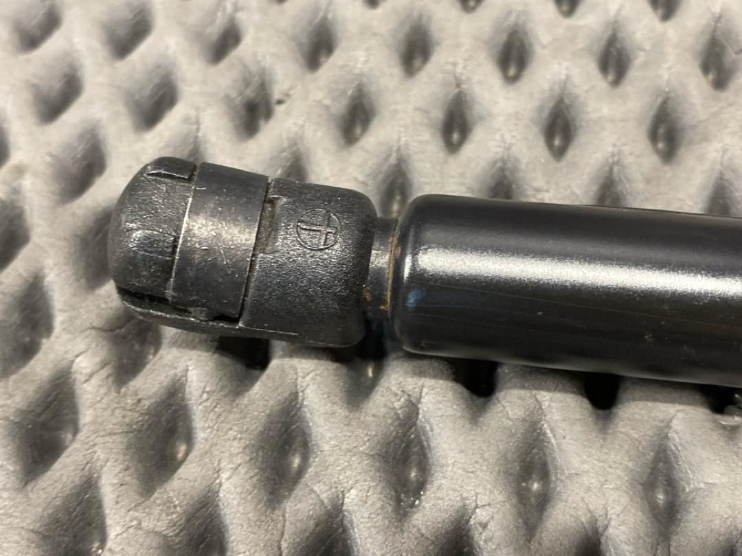 Амортизатор багажника, 920 рублей, Красноярск