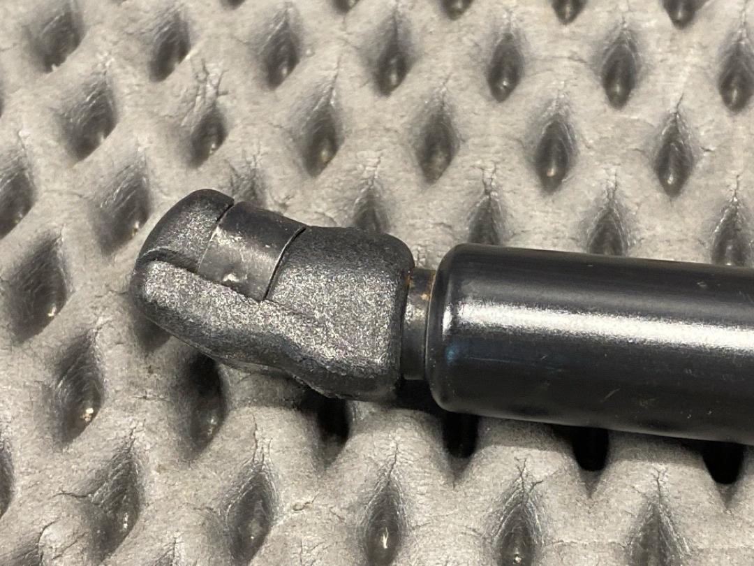 Амортизатор багажника, 920 рублей, Красноярск