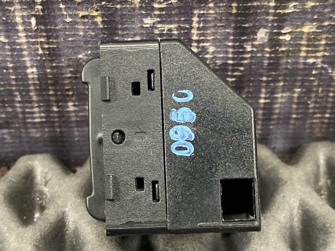 Кнопка стеклоподъемника, 510 рублей, Красноярск