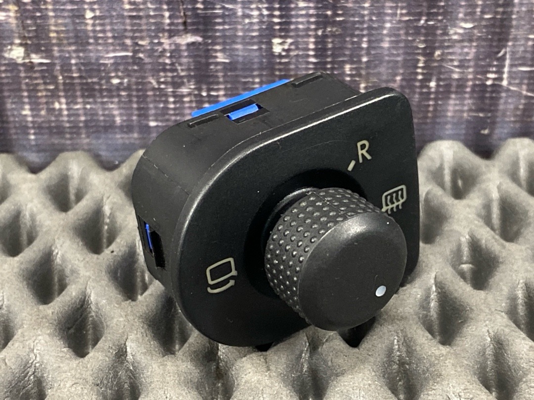 Кнопка регулировки зеркал, 2060 рублей, Красноярск