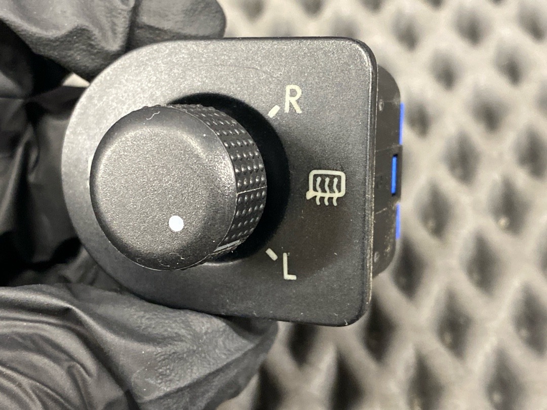 Кнопка регулировки зеркал, 2060 рублей, Красноярск