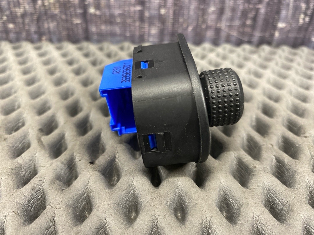 Кнопка регулировки зеркал, 2060 рублей, Красноярск